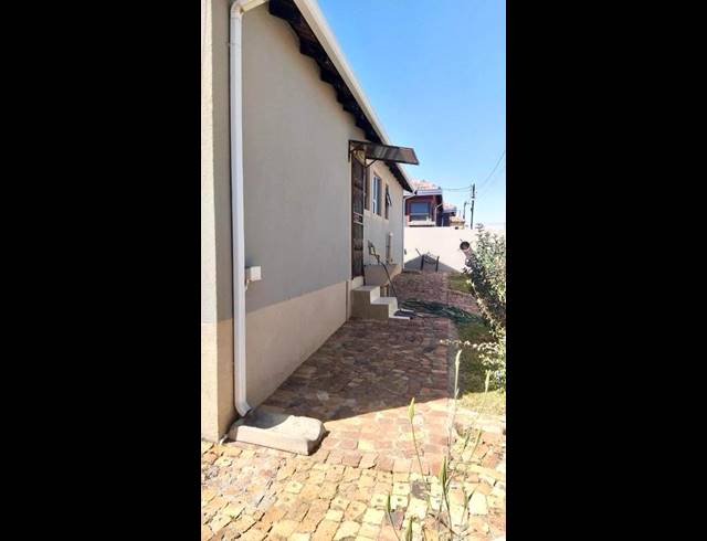 3 BEDROOM HOUSE FOR SALE IN KAGISO